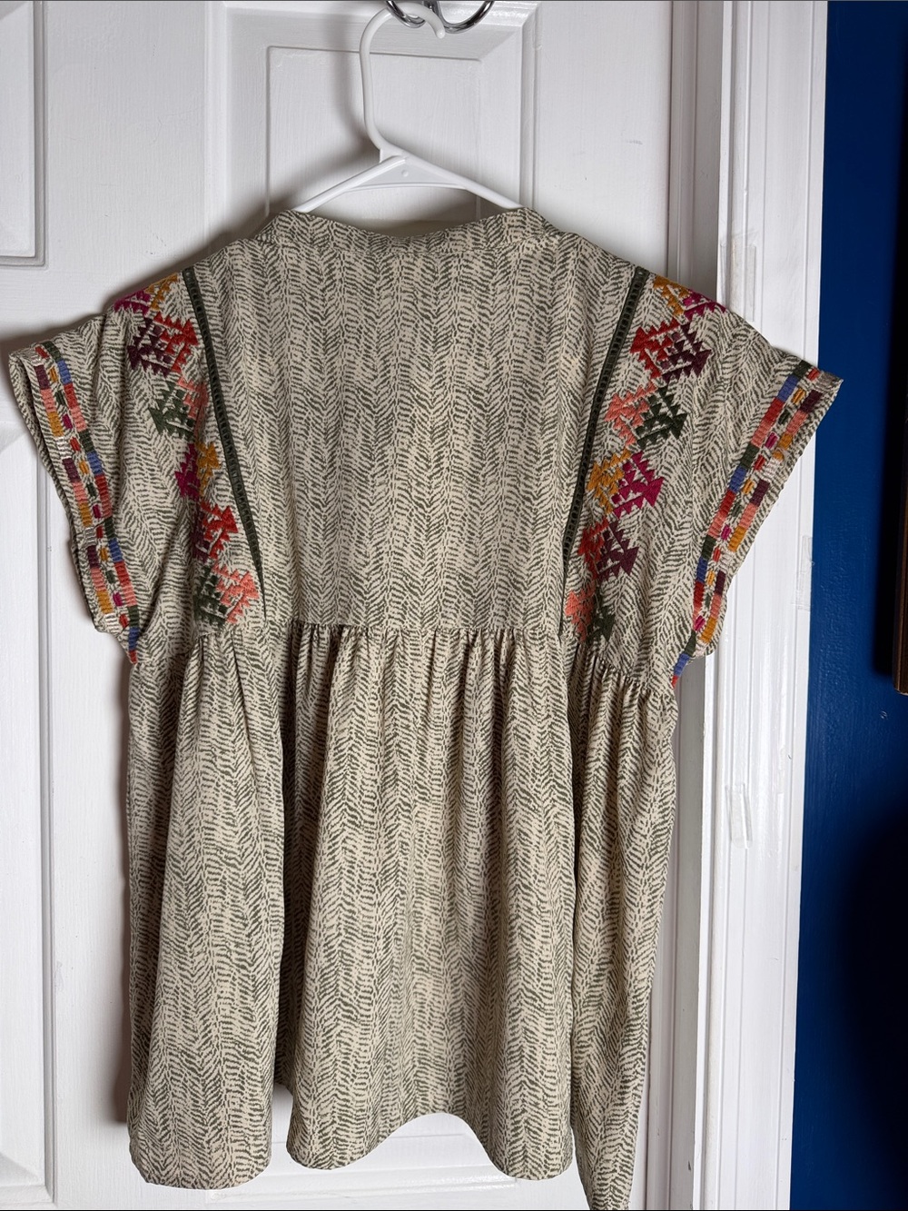 NWT Anthropologie THML Embroidered Boho Flutter Sleeve Blouse Size Small - Picture 6 of 8